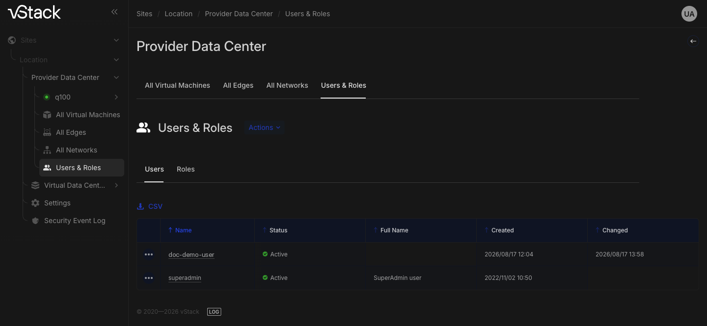 Aba Users em Users & Roles: tabela de contas com as colunas Name e Status